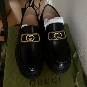 Black Gucci Loafers Size 37 (NEW)